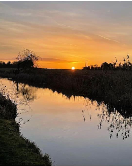 Hidden Gem Canal Facing Retreat With Lovely Walks Hopwas Exterior photo