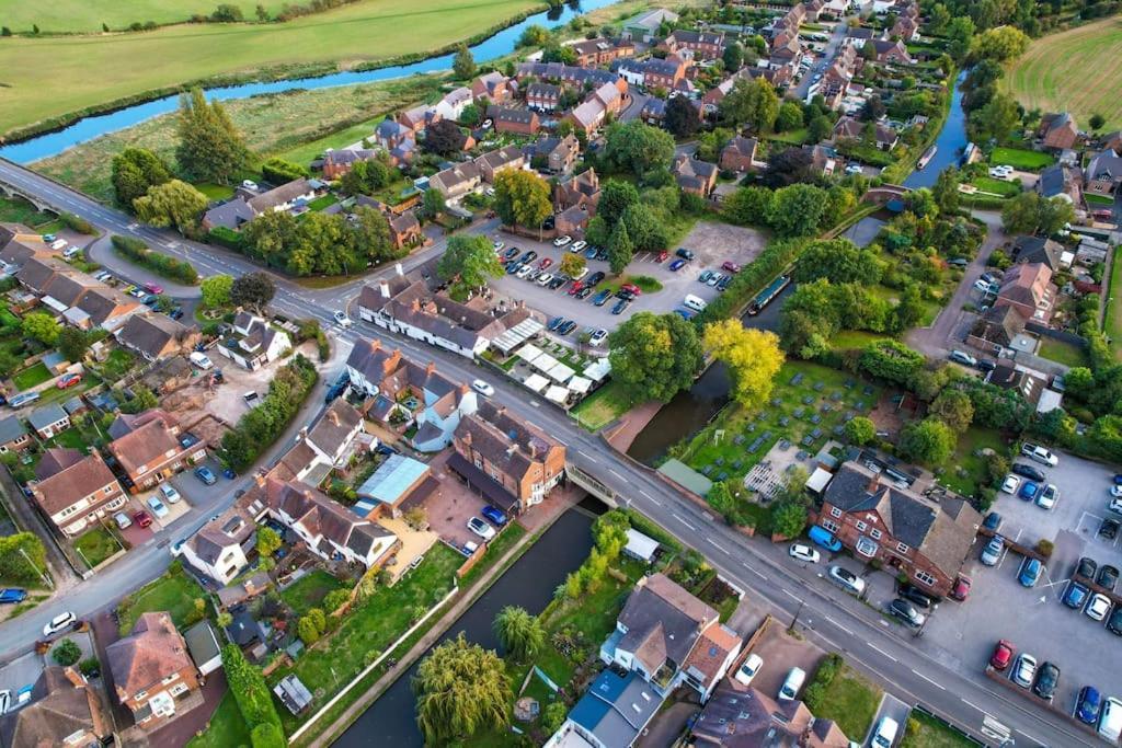 Hidden Gem Canal Facing Retreat With Lovely Walks Hopwas Exterior photo