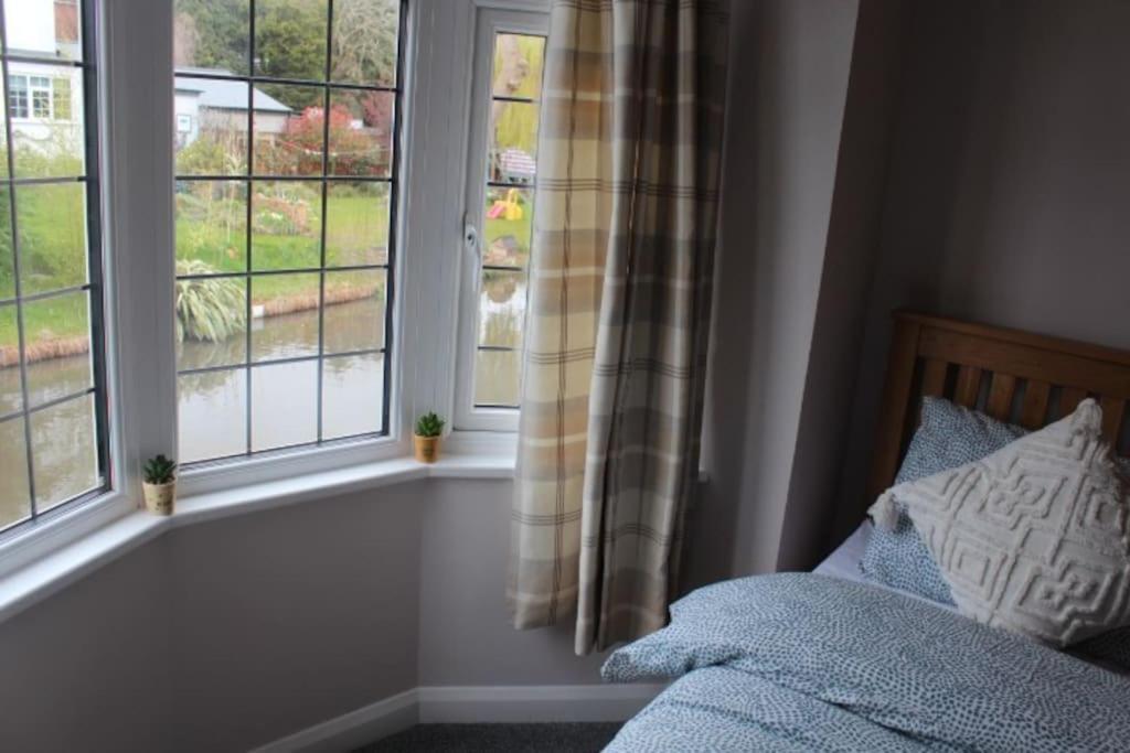 Hidden Gem Canal Facing Retreat With Lovely Walks Hopwas Exterior photo